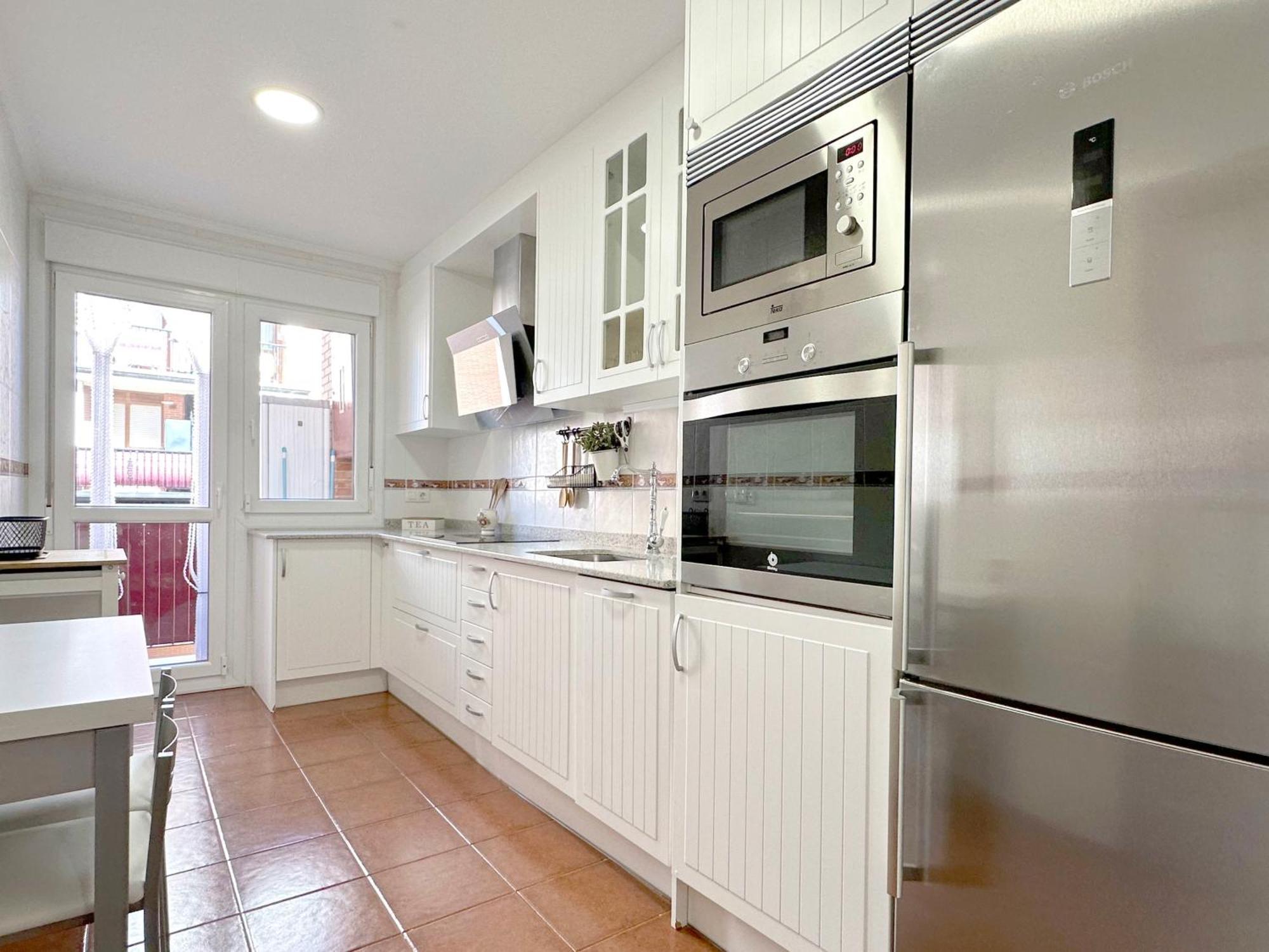 Apartamento Con Gran Terraza En El Centro Apartment Кастро-Урдиалес Екстериор снимка